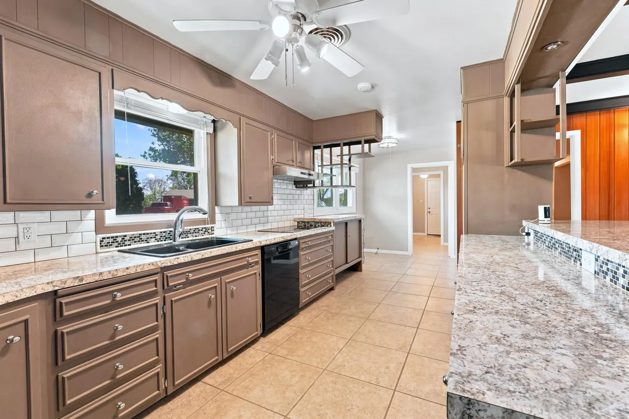 Photo 5 — 407 North Drive, Abernathy, TX 79311