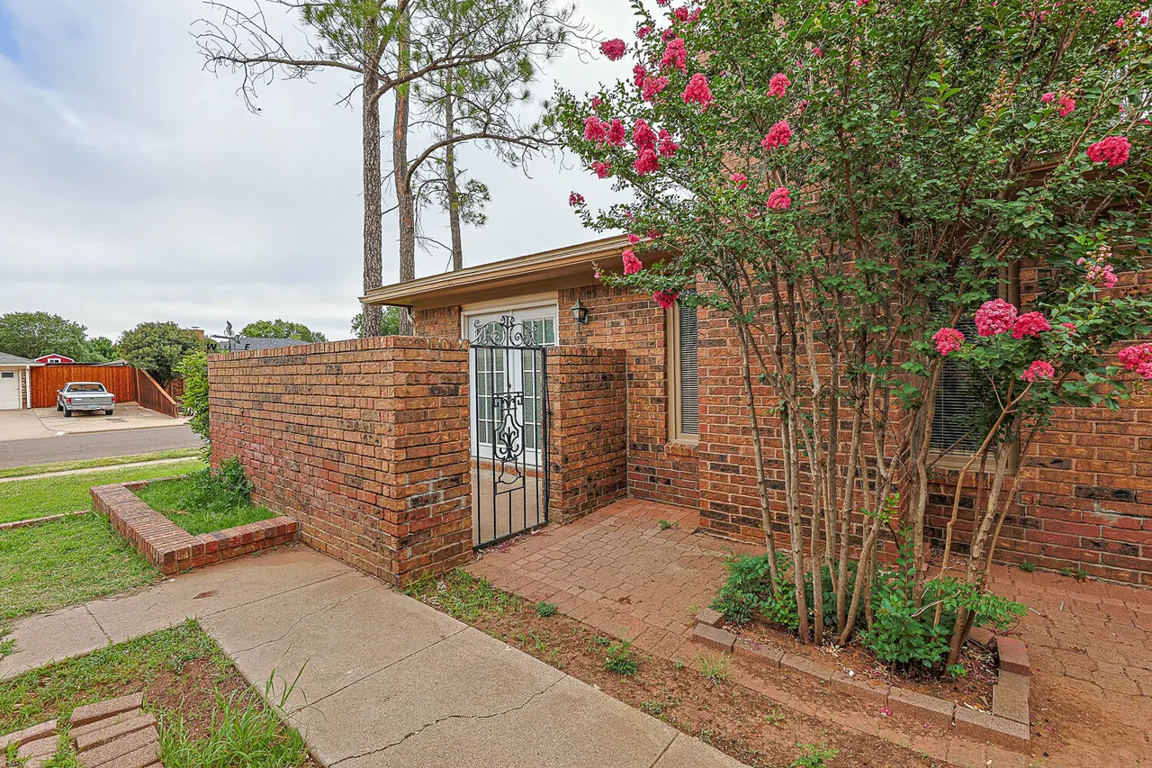 Photo 3 — 5709 80th Street, Lubbock, TX 79424