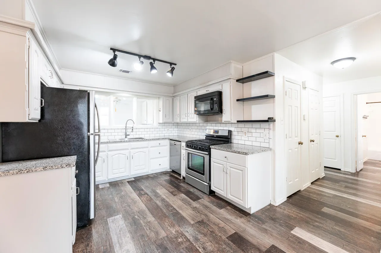 Photo 9 — 5709 80th Street, Lubbock, TX 79424