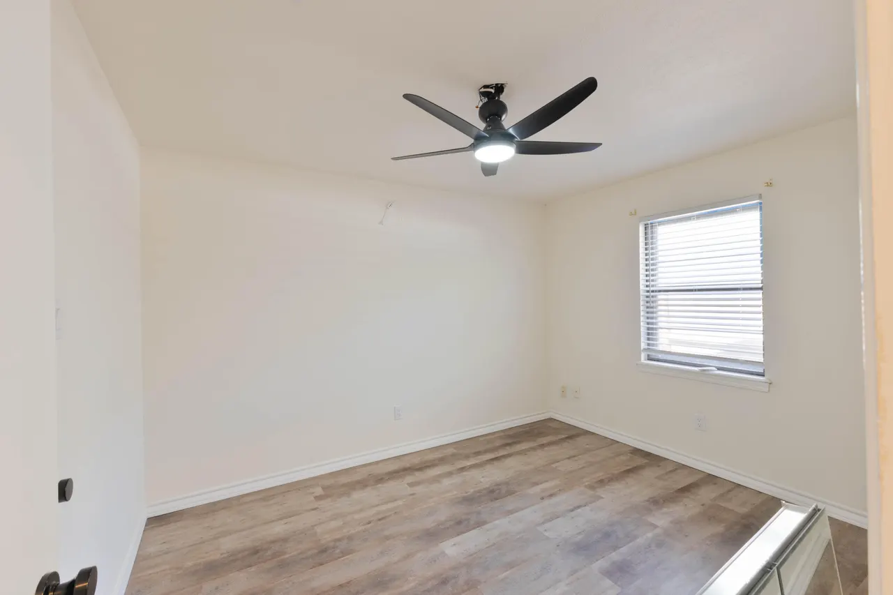 Photo 12 — 7705 Dixon Avenue, Lubbock, TX 79423