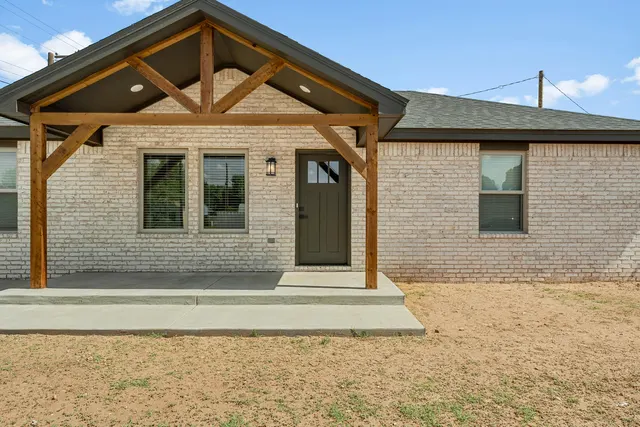 Photo 2 — 704 11th Street, Abernathy, TX 79311