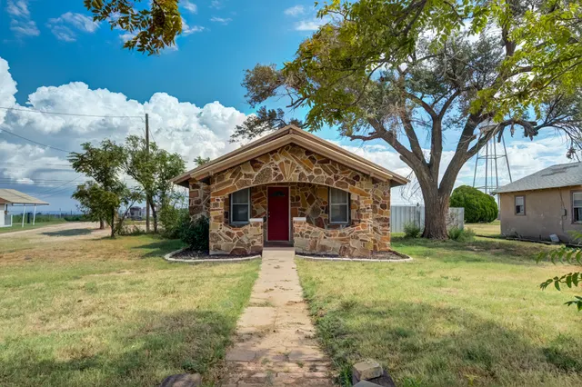 Photo 2 — 2222 N Main Street, Tahoka, TX 79373