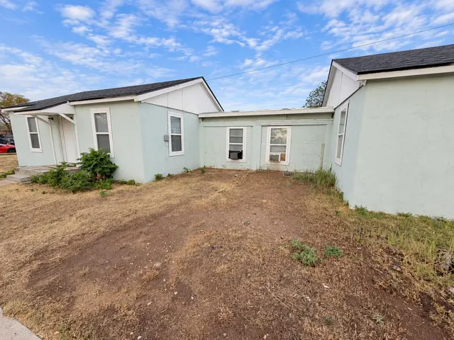 Photo 7 — 3002 1st Place, Lubbock, TX 79415