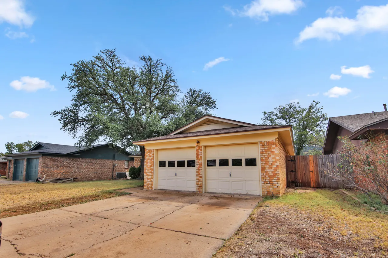 Photo 3 — 5511 1st Place, Lubbock, TX 79416
