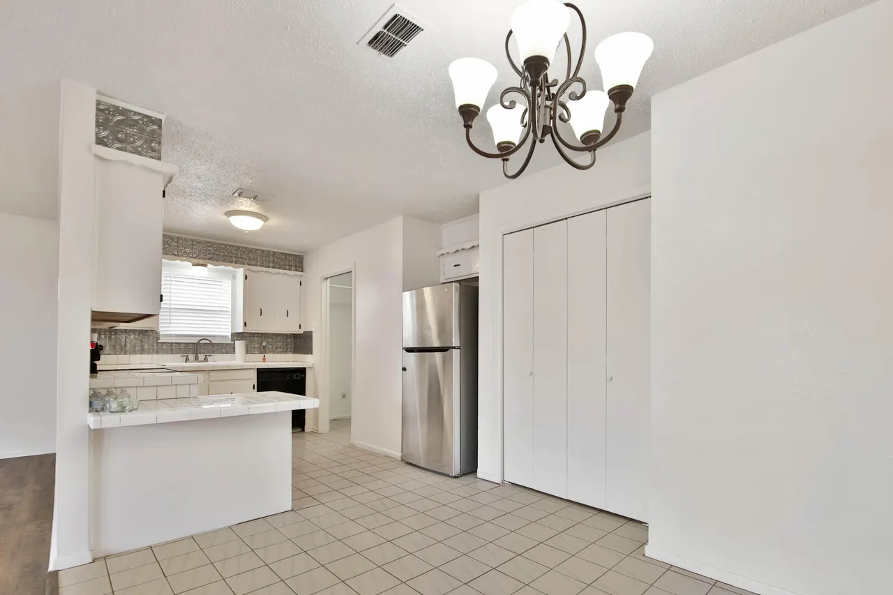Photo 5 — 5511 1st Place, Lubbock, TX 79416
