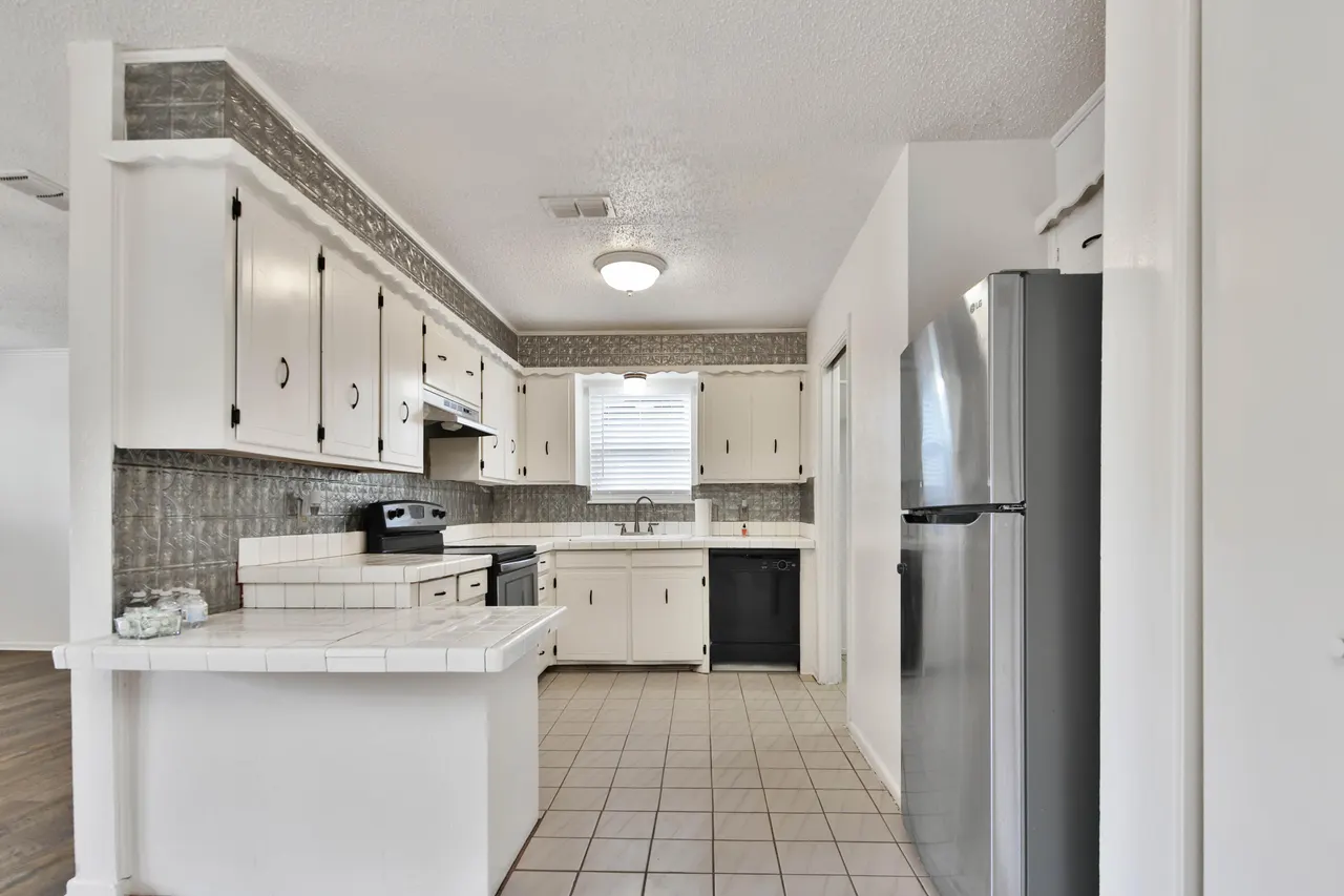 Photo 6 — 5511 1st Place, Lubbock, TX 79416
