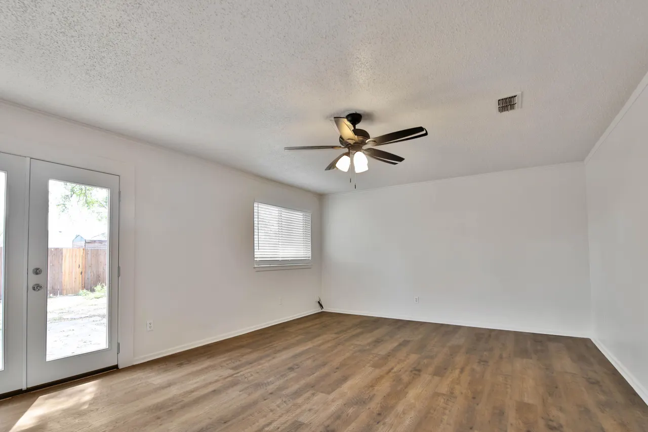 Photo 11 — 5511 1st Place, Lubbock, TX 79416