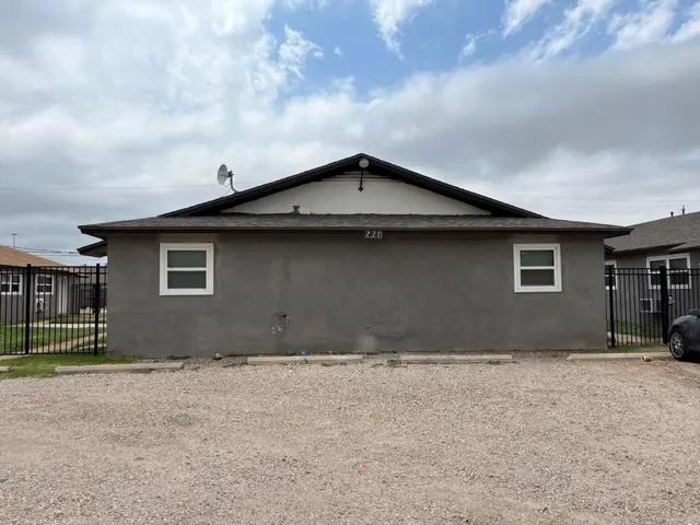 Front exterior — 224 Ave S B, Lubbock, TX 79415