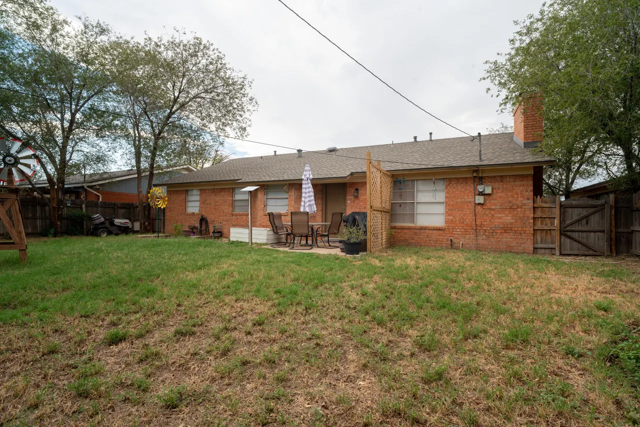 Photo 14 — 1503 Elkhart Avenue, Lubbock, TX 79416