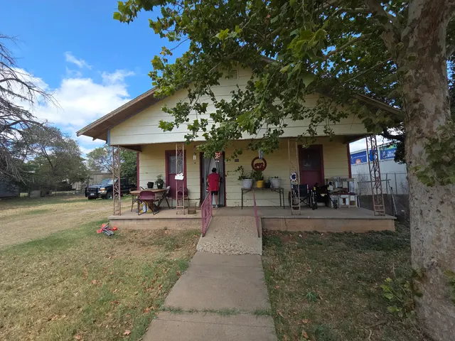 Photo 8 — 706 29th Street, Lubbock, TX 79404