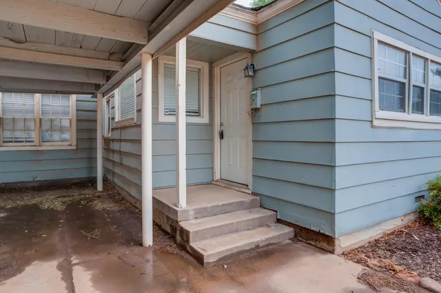 Photo 3 — 2404 25th Street, Lubbock, TX 79411