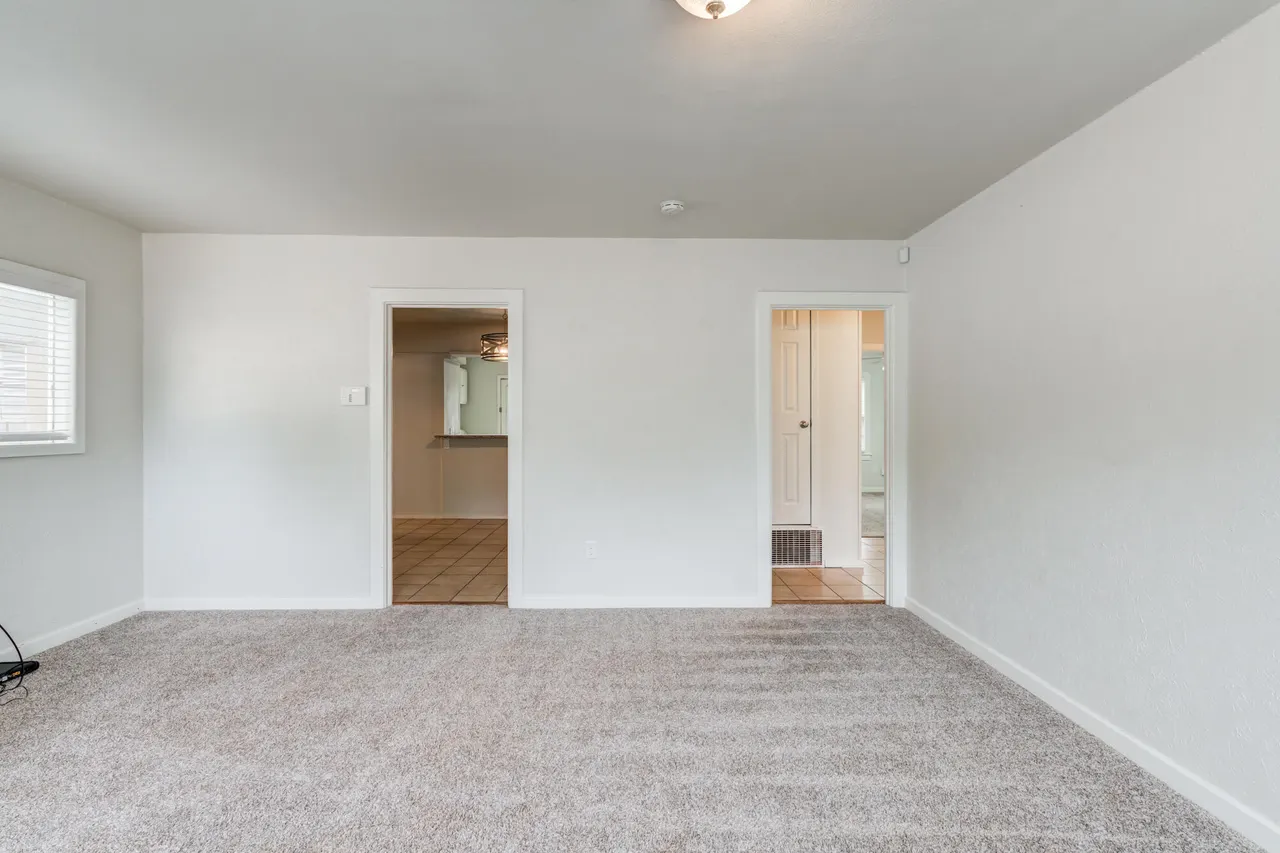 Photo 4 — 2404 25th Street, Lubbock, TX 79411