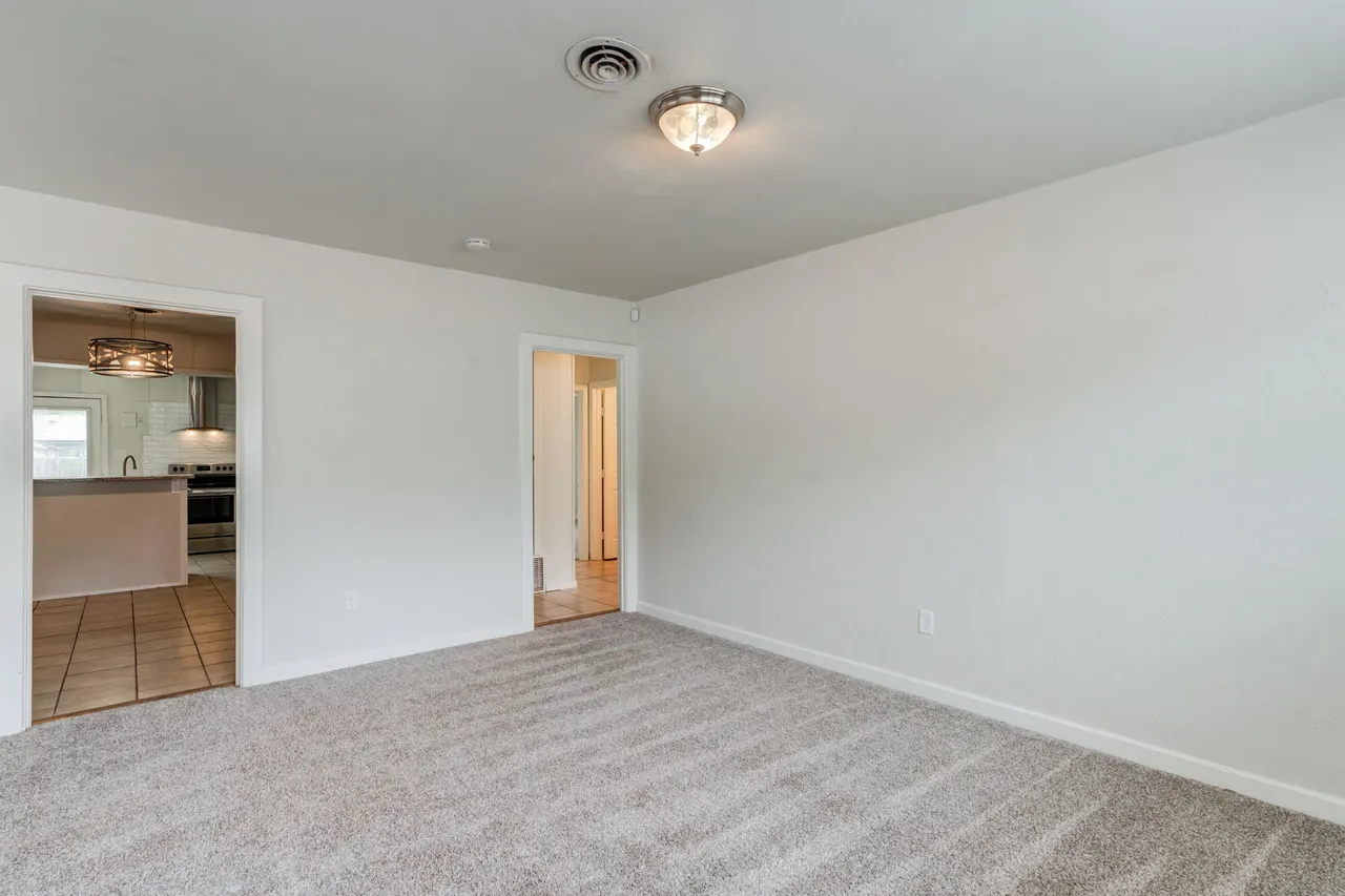 Photo 5 — 2404 25th Street, Lubbock, TX 79411