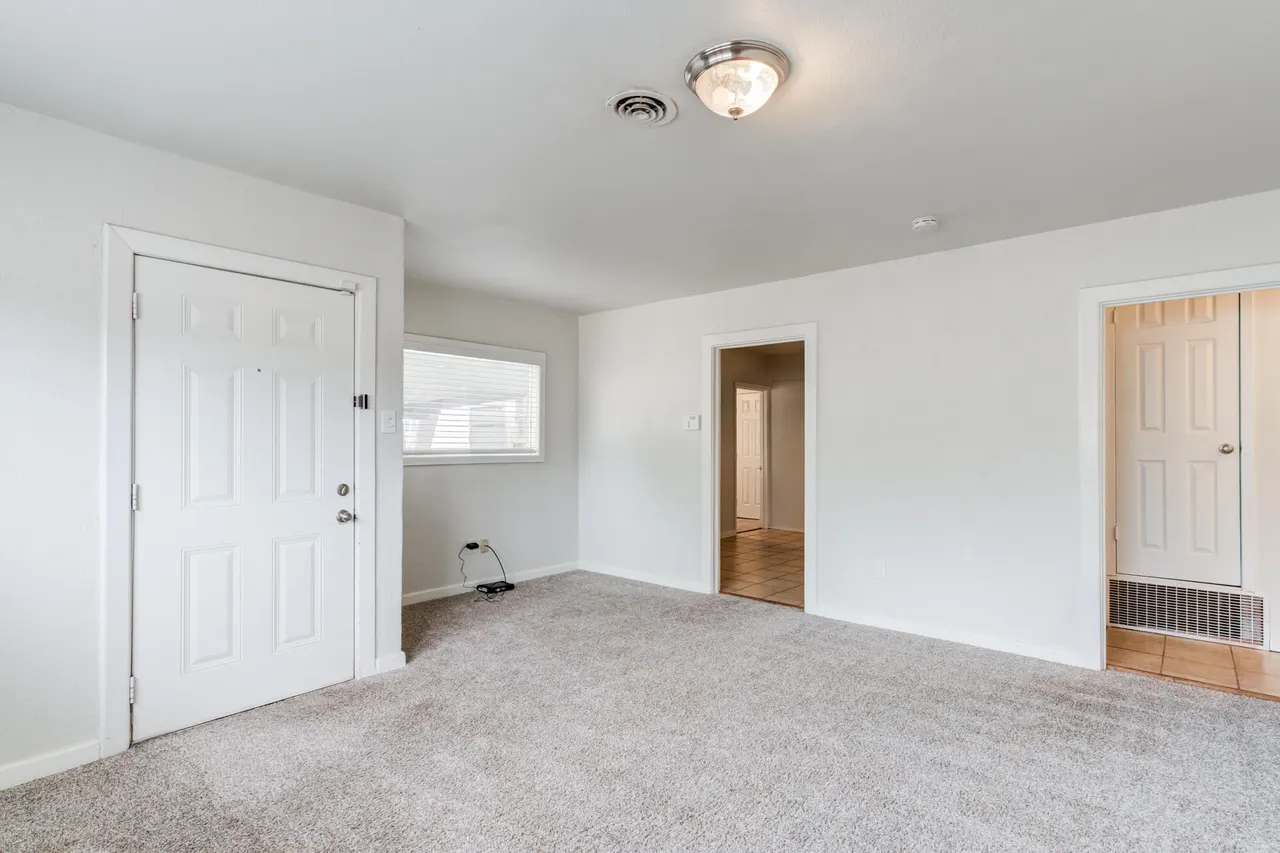 Photo 8 — 2404 25th Street, Lubbock, TX 79411
