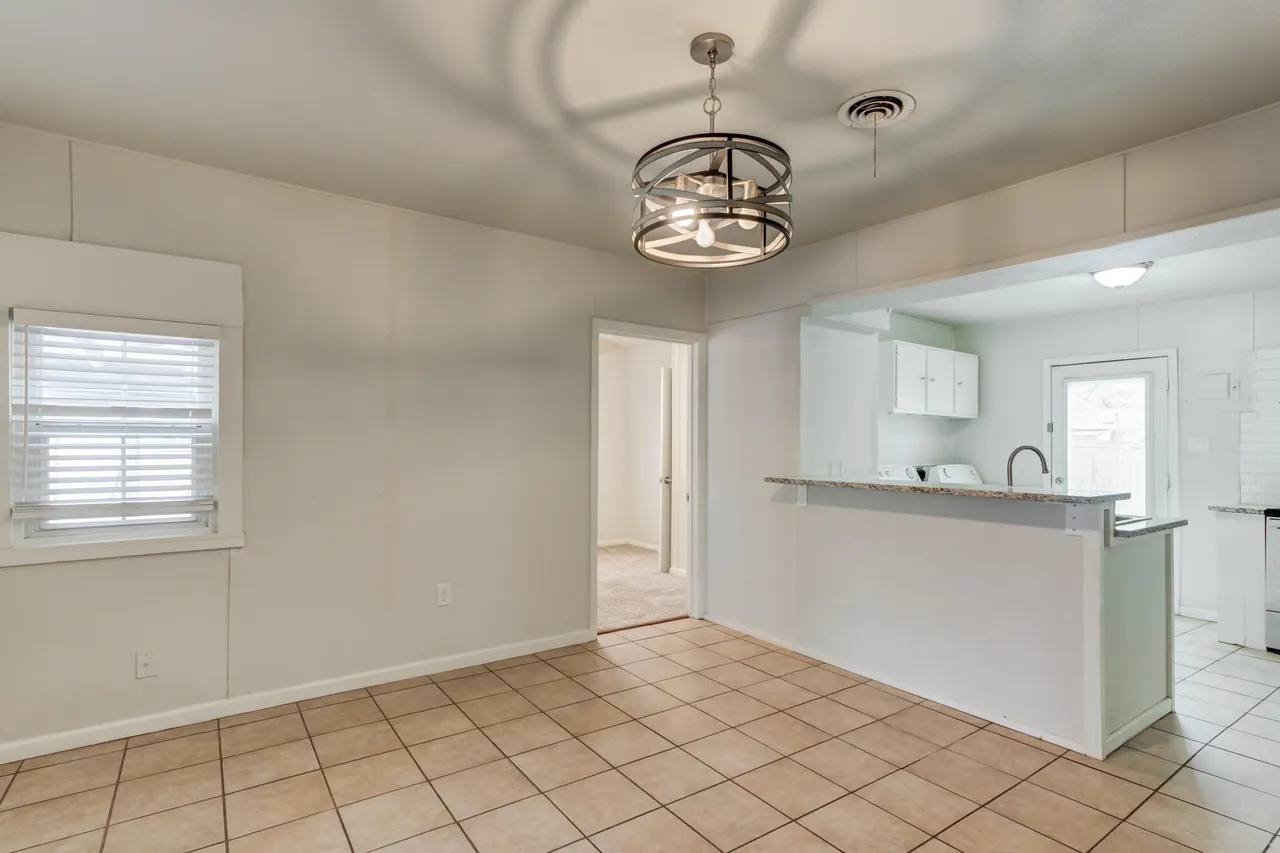 Photo 9 — 2404 25th Street, Lubbock, TX 79411