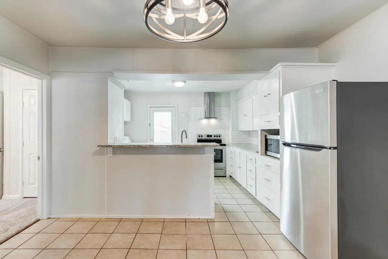 Photo 11 — 2404 25th Street, Lubbock, TX 79411