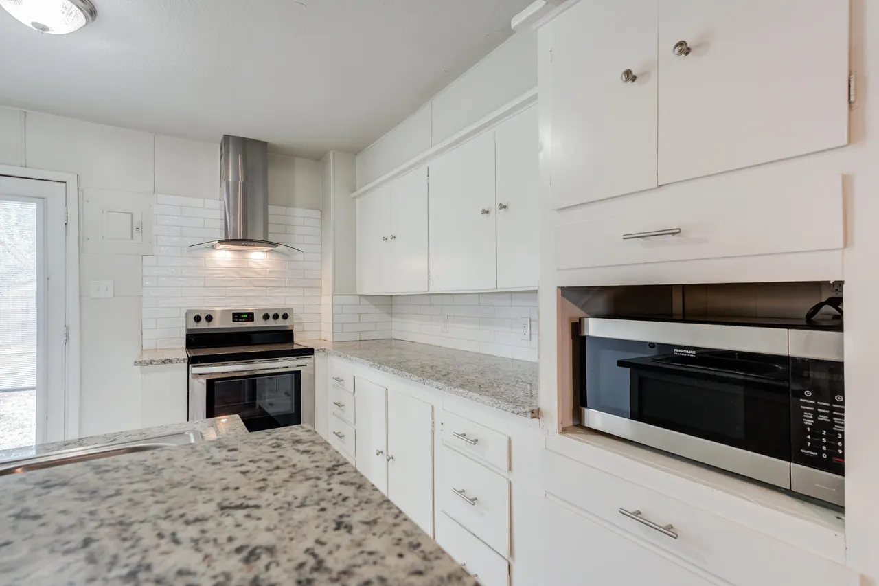 Photo 13 — 2404 25th Street, Lubbock, TX 79411