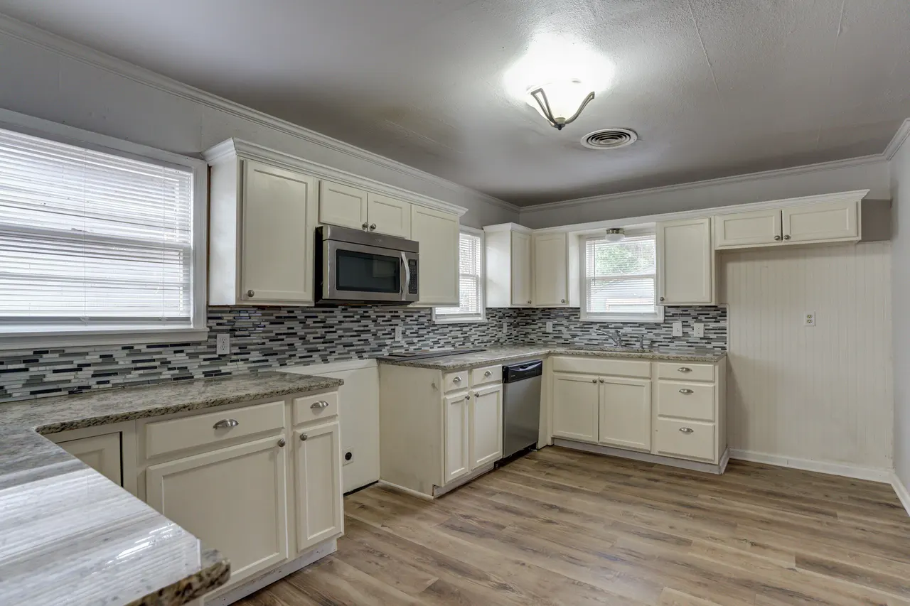 Photo 10 — 2206 32nd Street, Lubbock, TX 79411