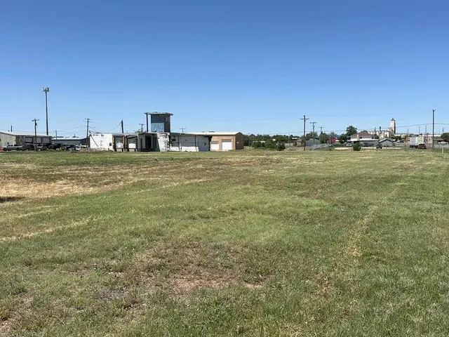 Photo 6 — 409 W 3rd Street, Plainview, TX 79072