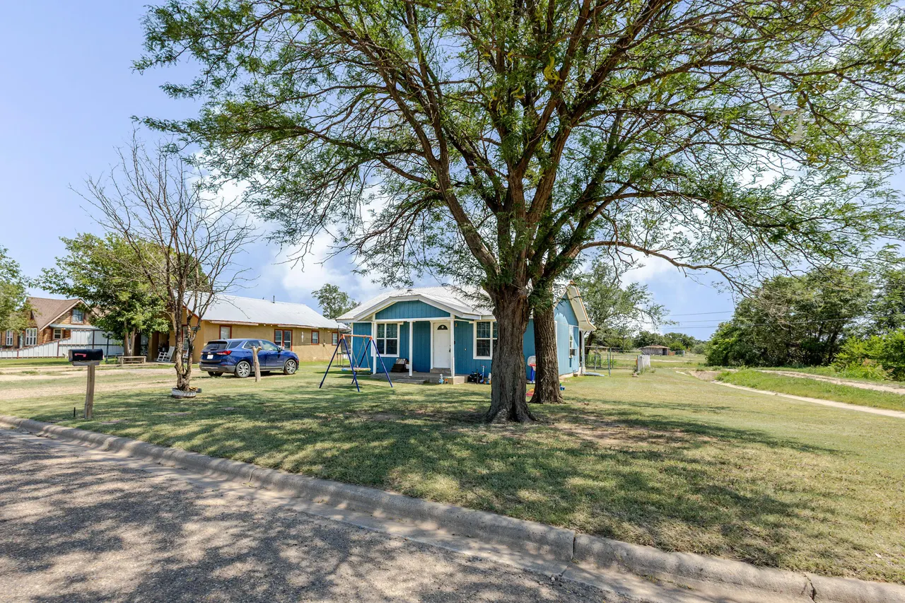 Photo 2 — 1309 W 23rd Street, Plainview, TX 79072
