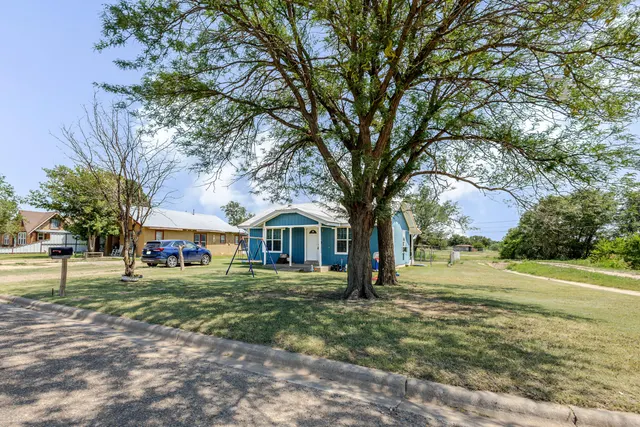 Photo 2 — 1309 W 23rd Street, Plainview, TX 79072
