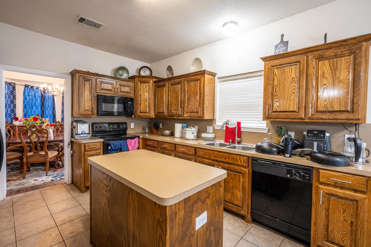 Photo 3 — 5028 Itasca Street, Lubbock, TX 79416