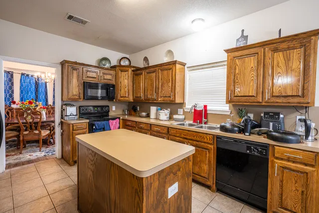 Photo 3 — 5028 Itasca Street, Lubbock, TX 79416
