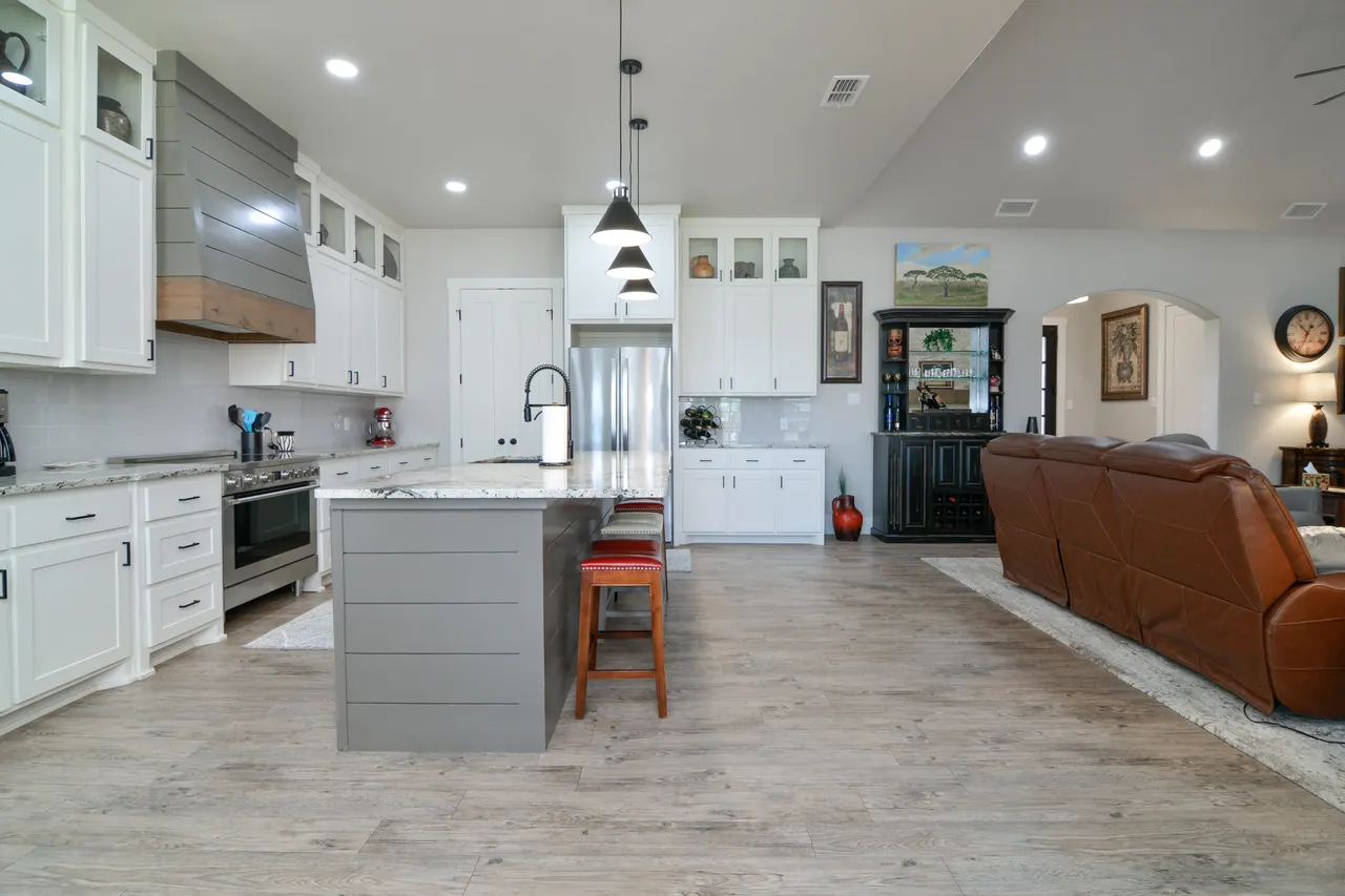 Photo 8 — 6952 102nd Street, Lubbock, TX 79424