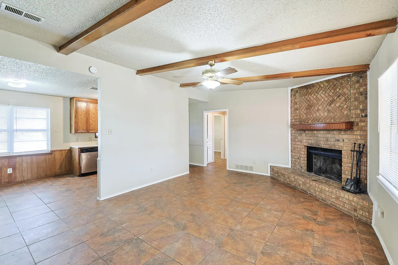 Photo 9 — 4605 Fordham Street, Lubbock, TX 79416