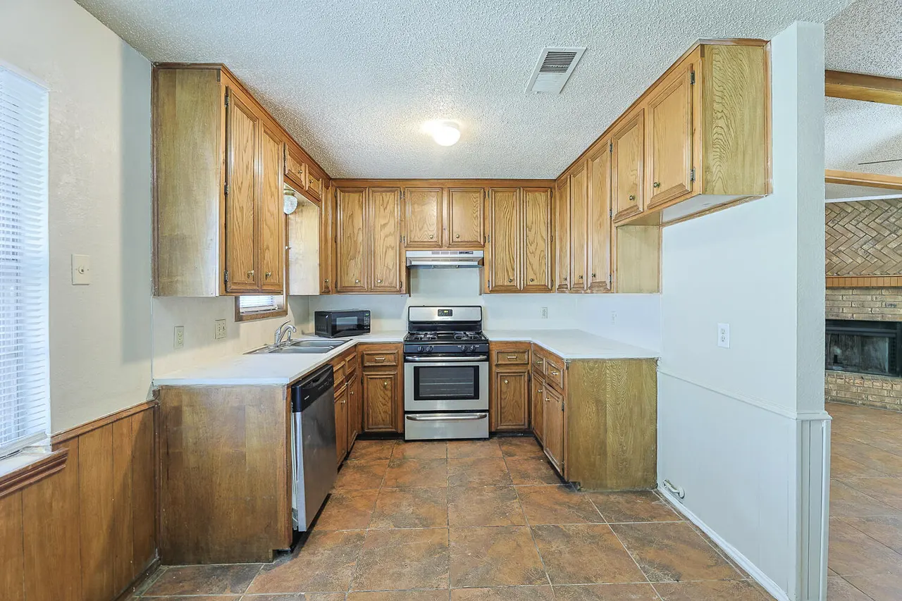 Photo 12 — 4605 Fordham Street, Lubbock, TX 79416