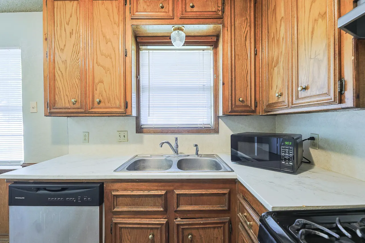 Photo 14 — 4605 Fordham Street, Lubbock, TX 79416