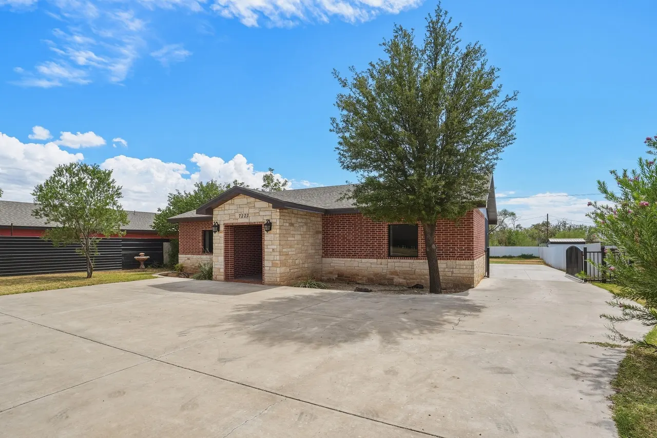 Photo 2 — 7327 19th Street, Lubbock, TX 79407