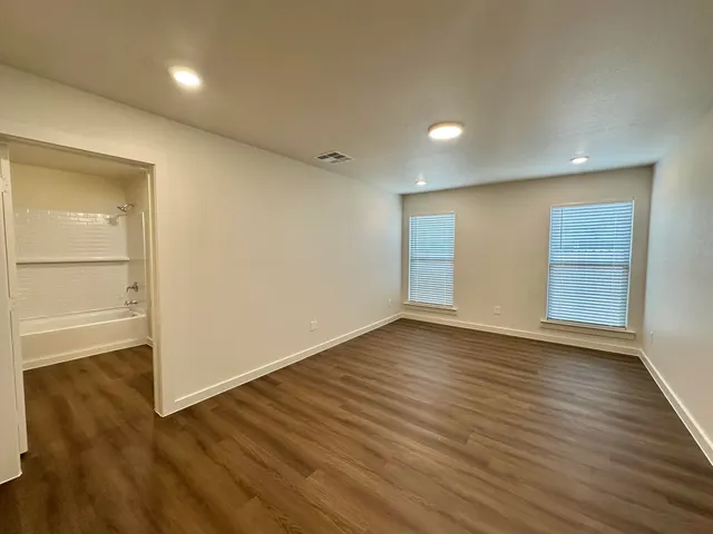 Photo 5 — 616 E 16th Street, Wolfforth, TX 79382