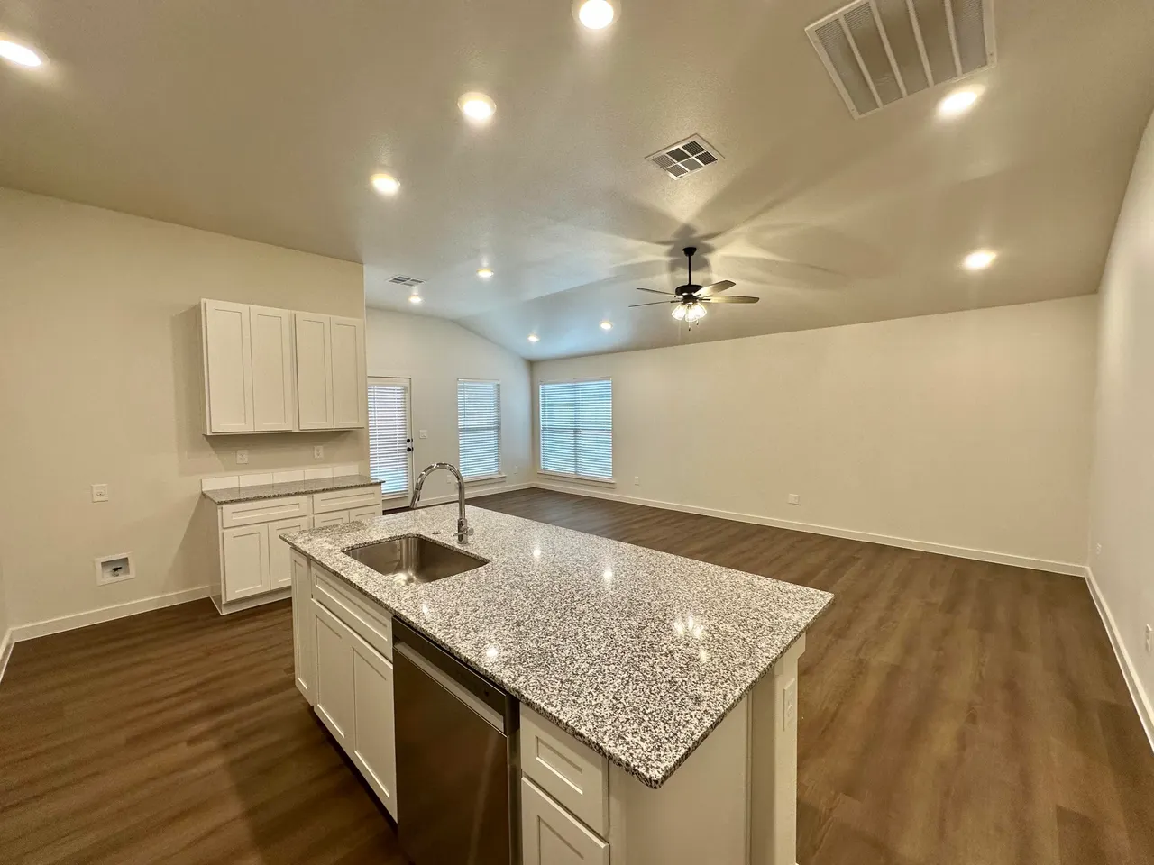 Photo 3 — 616 E 16th Street, Wolfforth, TX 79382