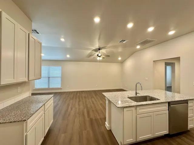Photo 4 — 616 E 16th Street, Wolfforth, TX 79382