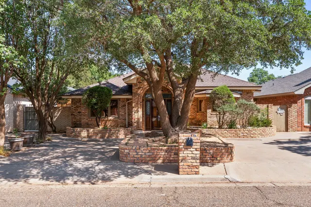 Front exterior — 127 Aransas Avenue, Levelland, TX 79336