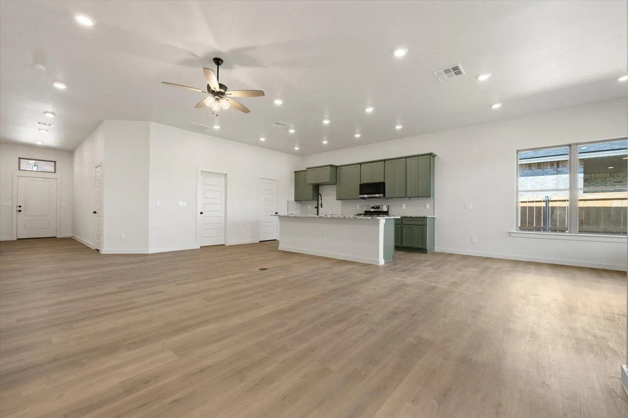 Photo 8 — 7009 53rd Street, Lubbock, TX 79407