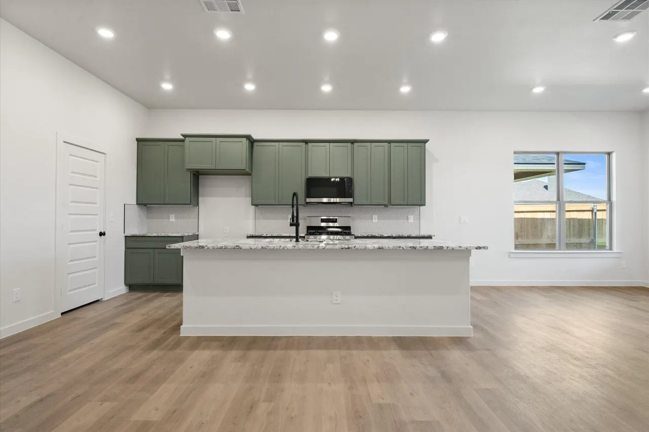 Photo 9 — 7009 53rd Street, Lubbock, TX 79407
