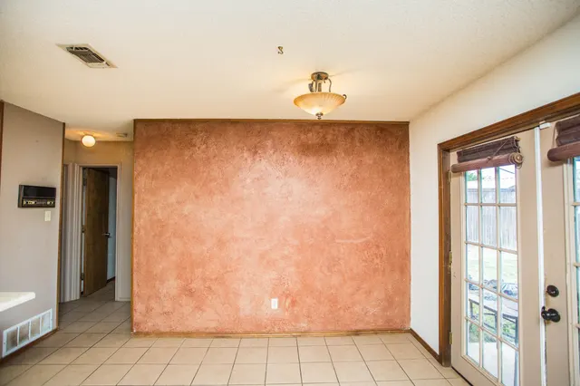 Photo 7 — 5708 1st Street, Lubbock, TX 79416