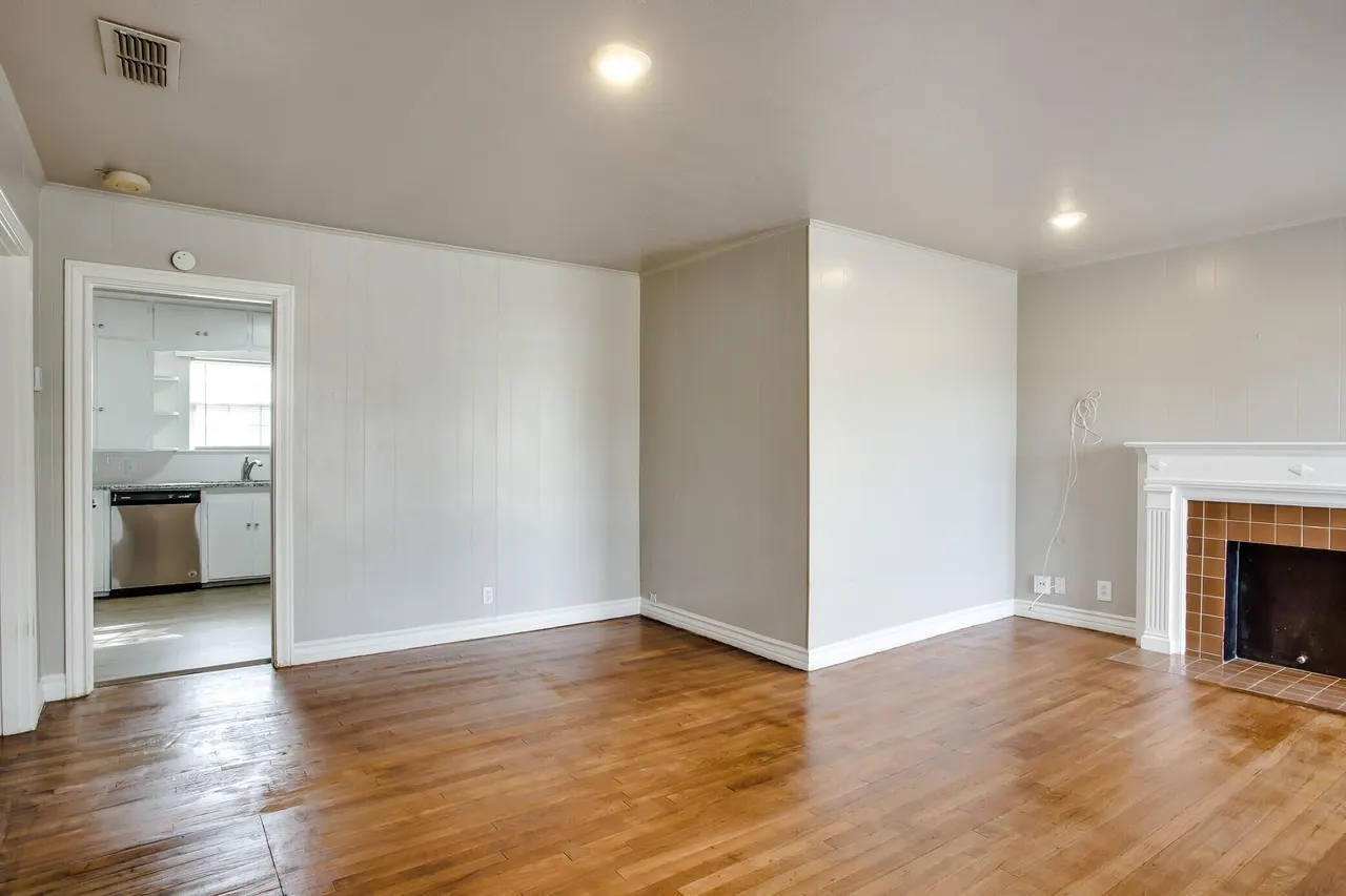 Photo 4 — 2419 32nd Street, Lubbock, TX 79411