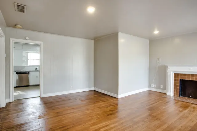 Photo 4 — 2419 32nd Street, Lubbock, TX 79411