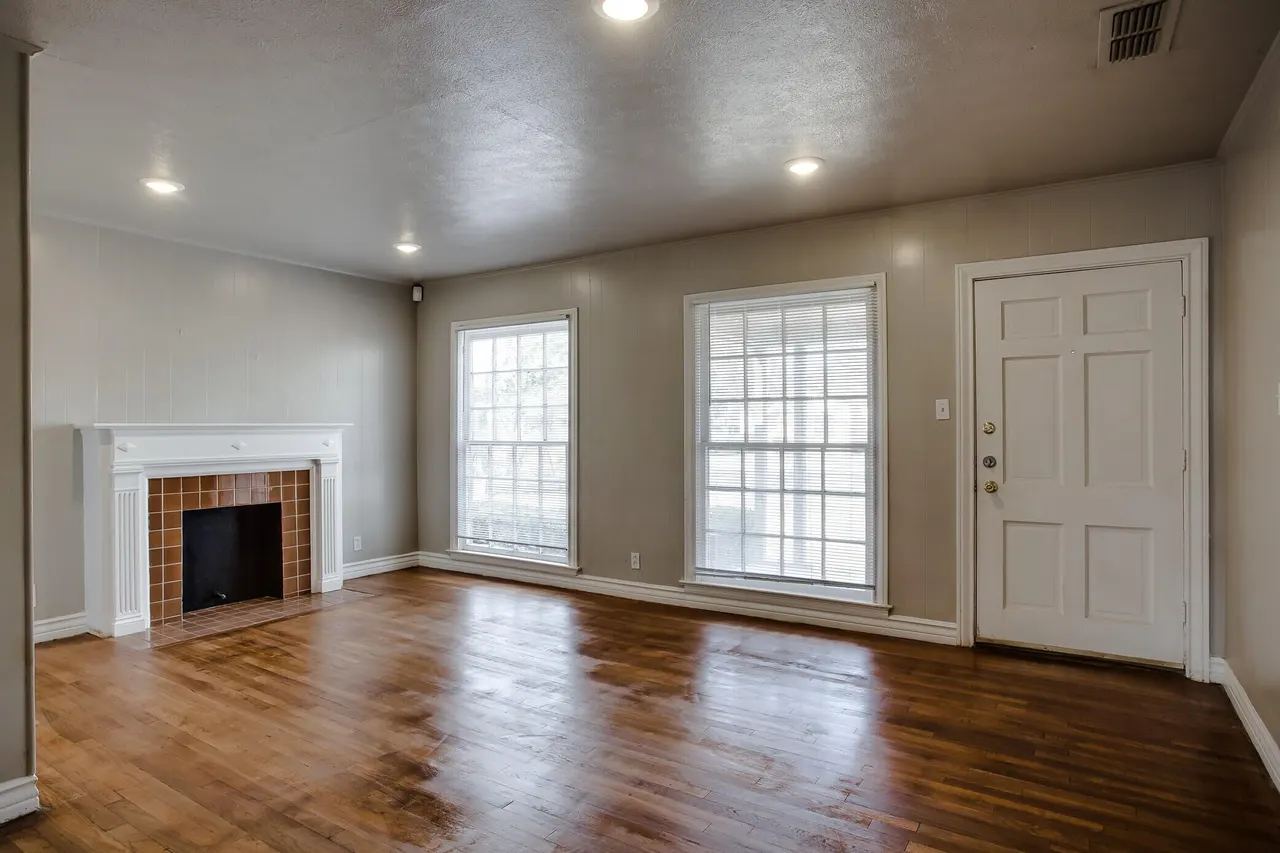 Photo 5 — 2419 32nd Street, Lubbock, TX 79411