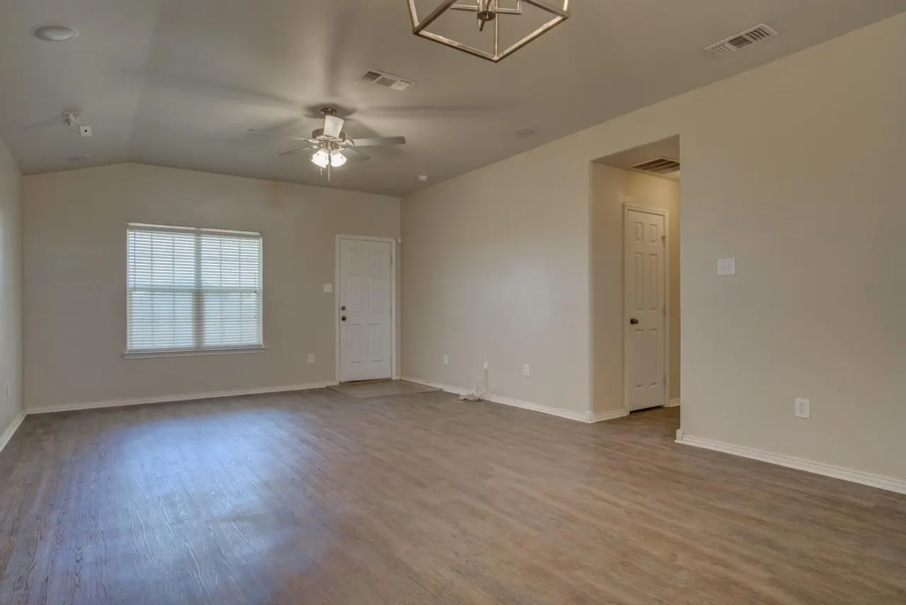 Photo 3 — 1715 100th Street, Lubbock, TX 79423