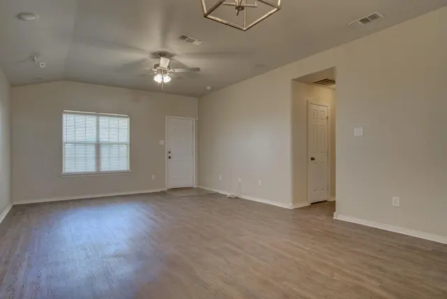 Photo 3 — 1715 100th Street, Lubbock, TX 79423