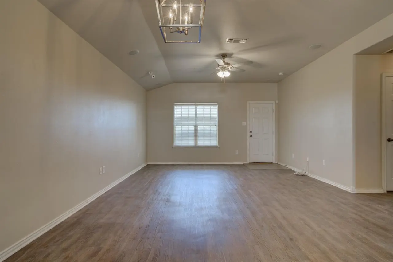 Photo 5 — 1715 100th Street, Lubbock, TX 79423
