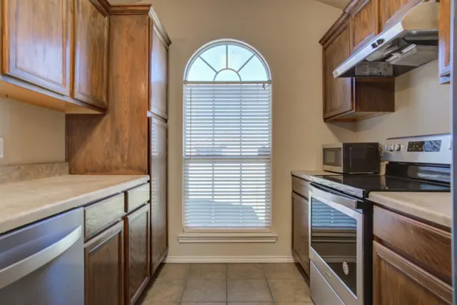 Photo 8 — 1715 100th Street, Lubbock, TX 79423