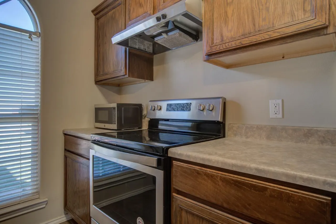 Photo 9 — 1715 100th Street, Lubbock, TX 79423