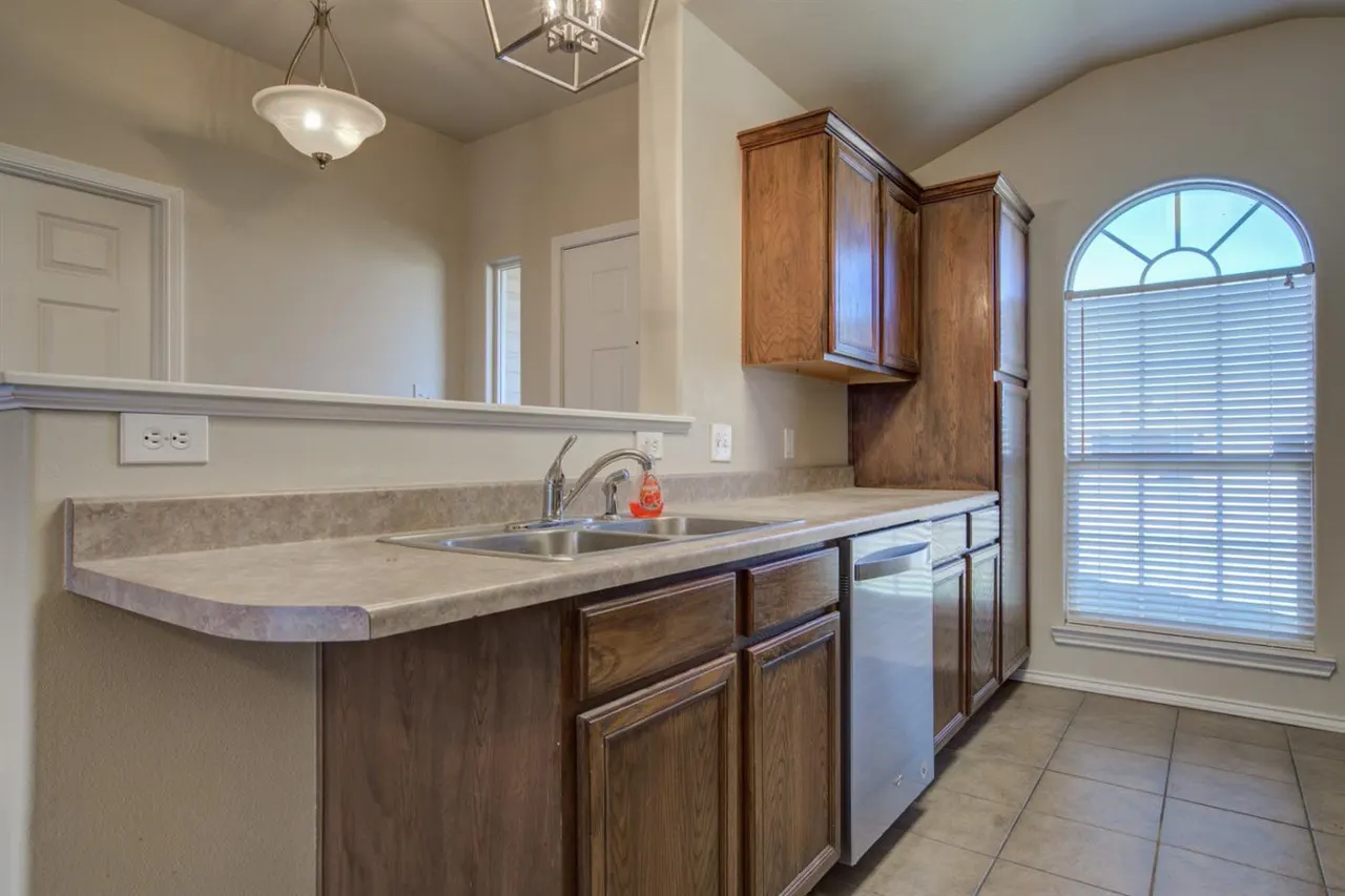 Photo 10 — 1715 100th Street, Lubbock, TX 79423