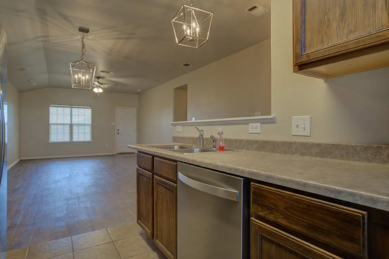 Photo 12 — 1715 100th Street, Lubbock, TX 79423