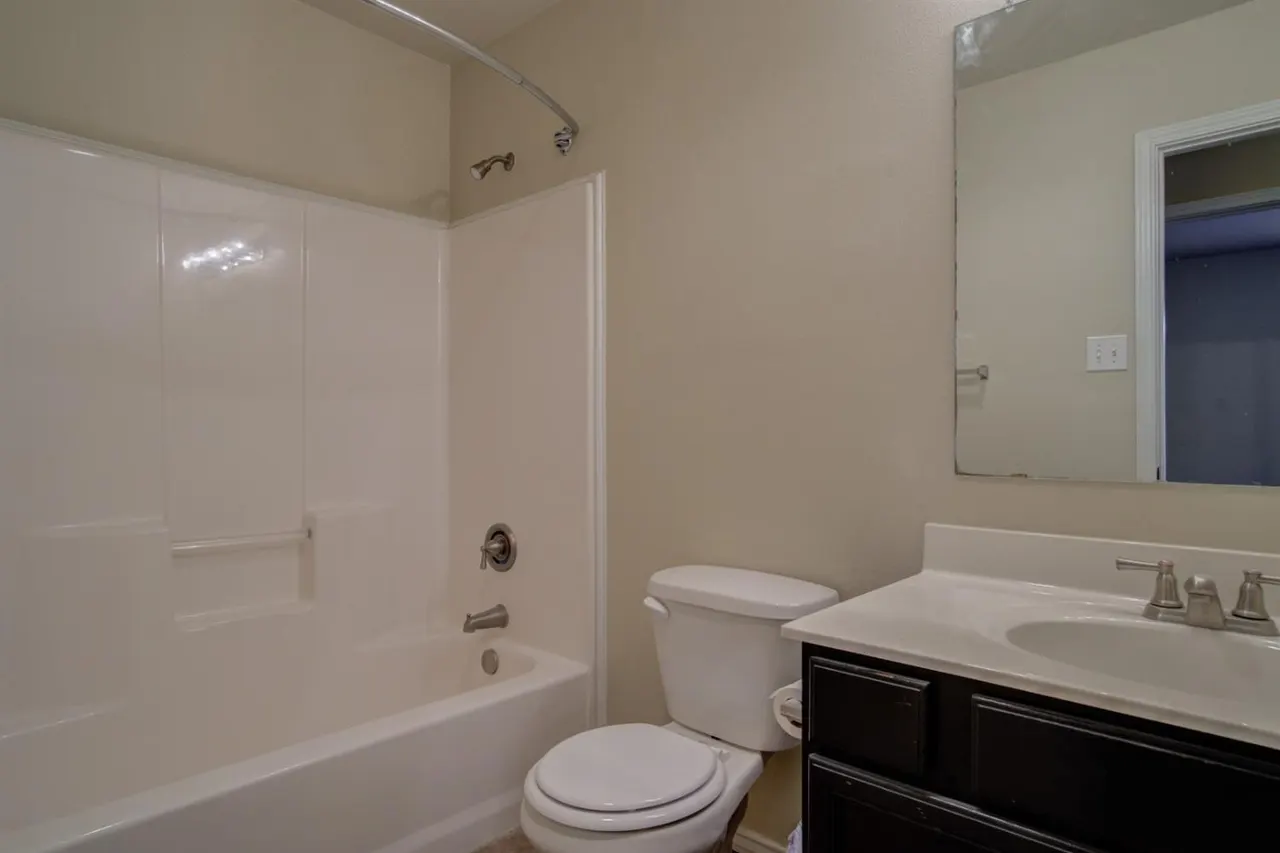 Photo 13 — 1715 100th Street, Lubbock, TX 79423